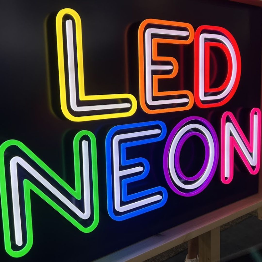 Enseigne LED rigide en acrylique (180° et 360°)